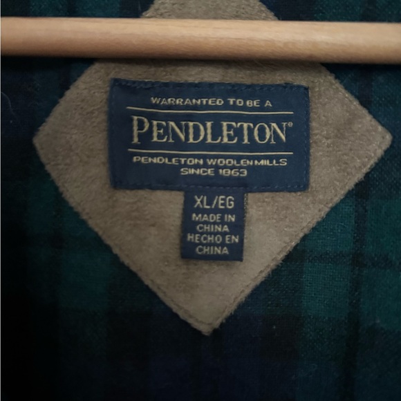 Pendleton Navy Sherpa Jacket with Green Tartan Lining - Picture 5 of 5
